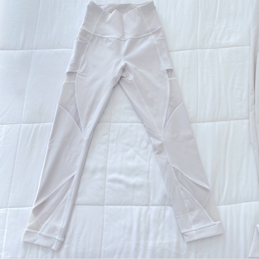 Lululemon Mesh in Motion Crop 23” Size 2